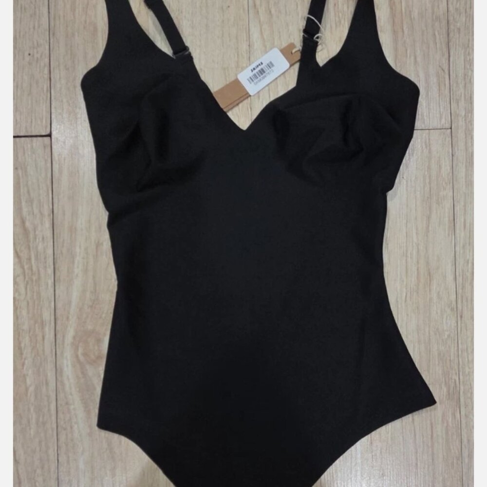 SKIMS PLUNGE Neckline THONG BODYSUIT BNWT size LRG